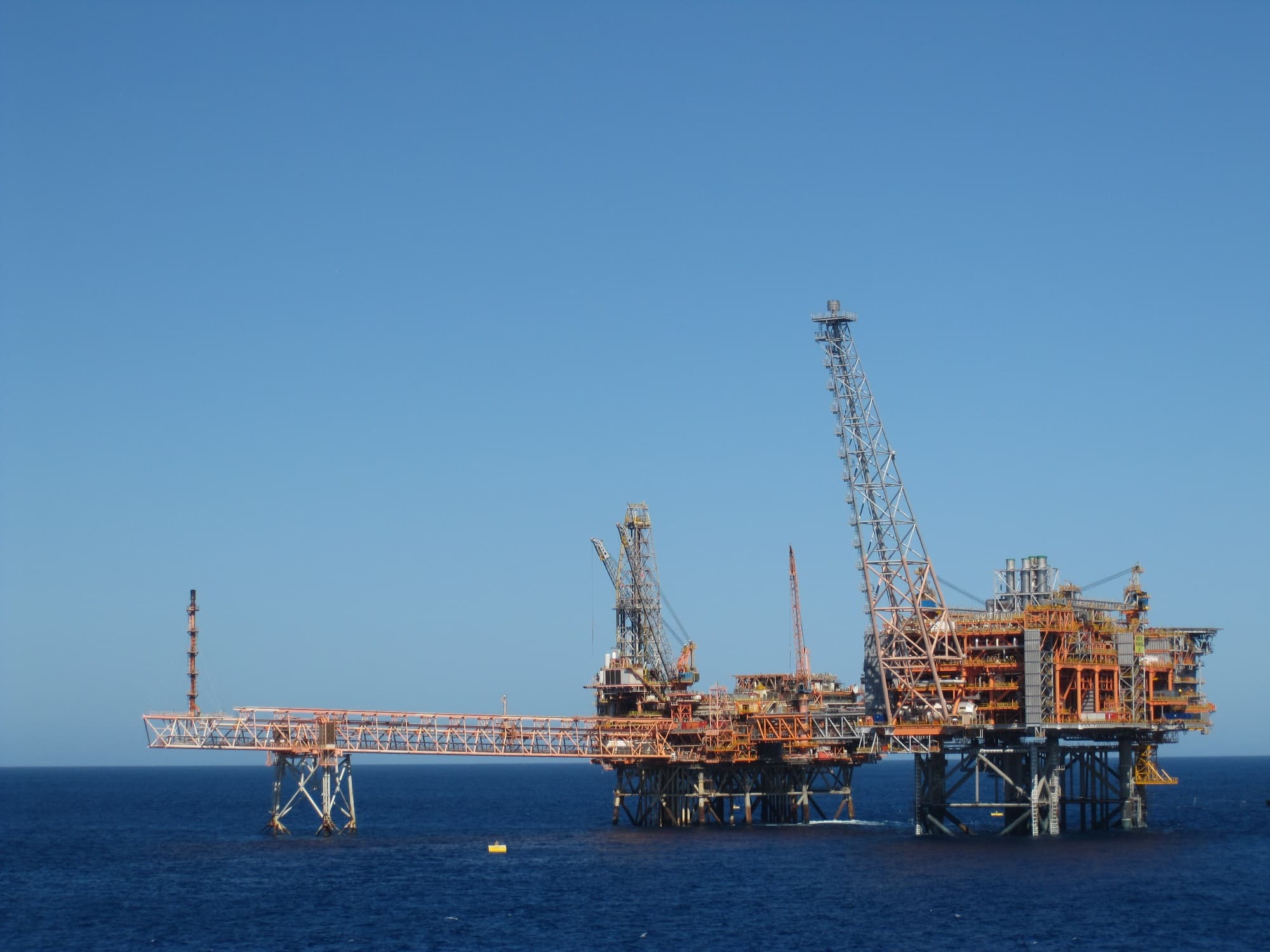 Energy professionals in the UAE oil, gas, and industrial recruitment market